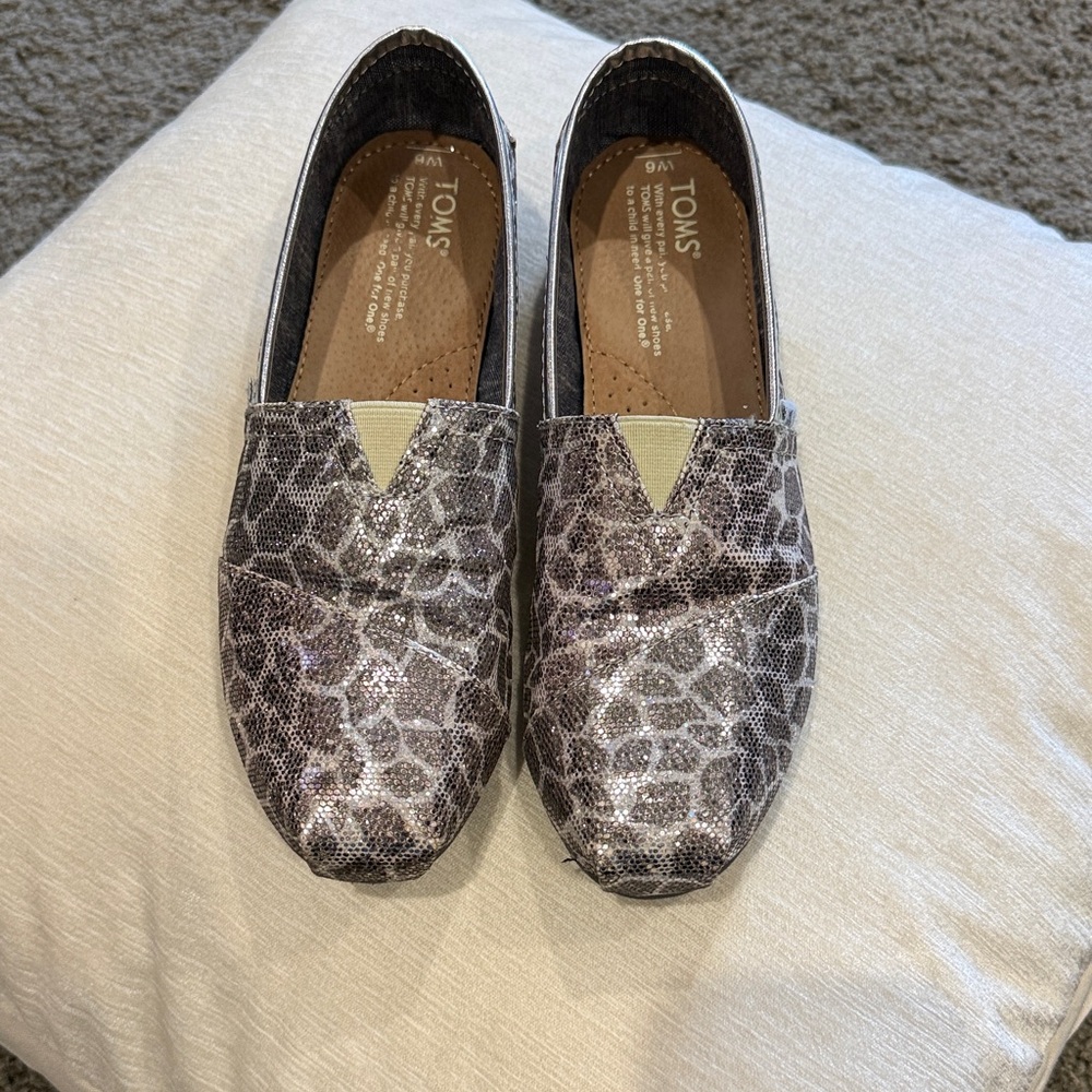 TOMS Ivory Metallic Burlap Slip-Ons sparkling giraffe